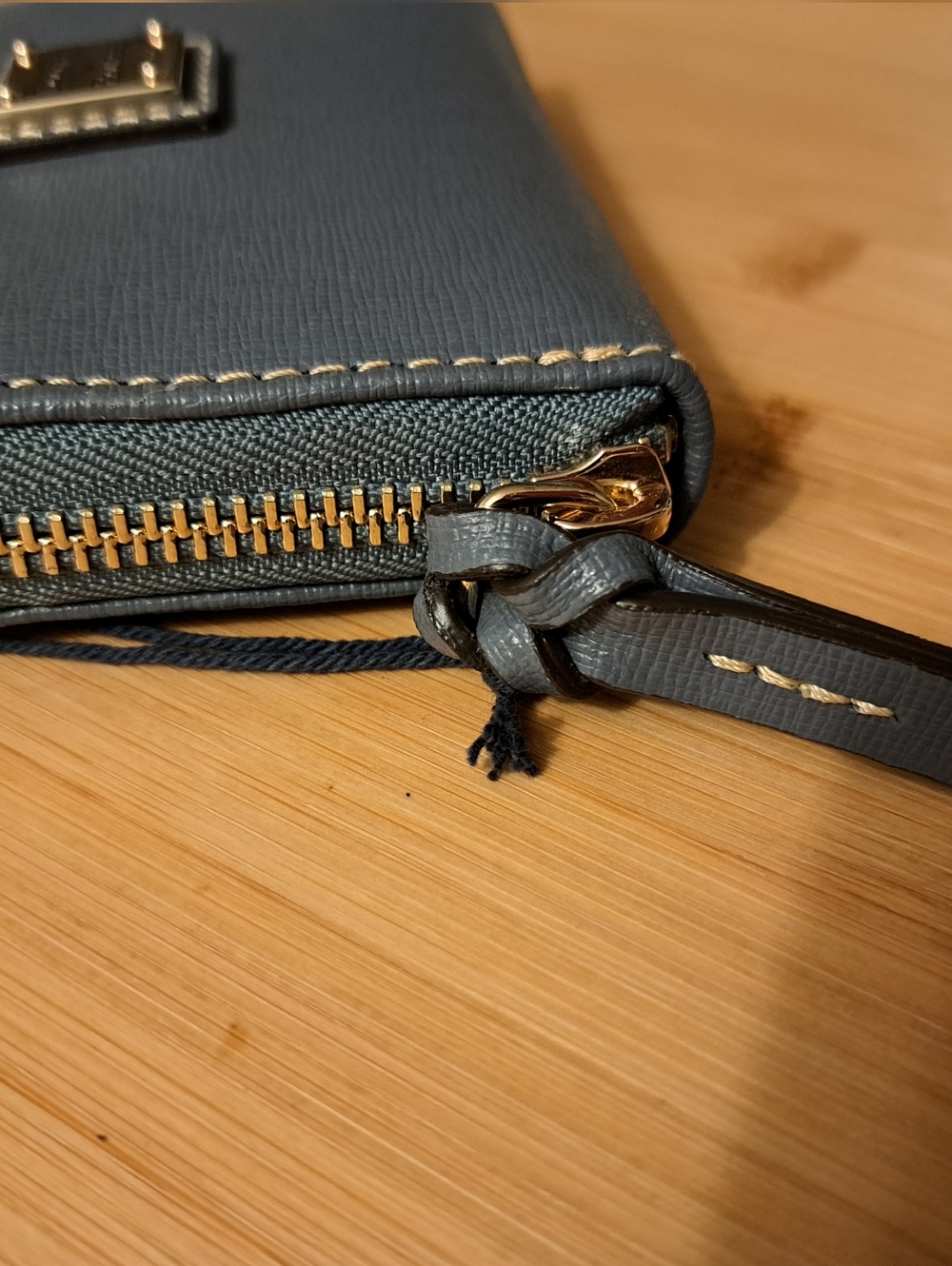 🔥Dooney & Bourkey Large Saffiano Leather Zip Around Credit Card Case, Graphite - Picture 5 of 15